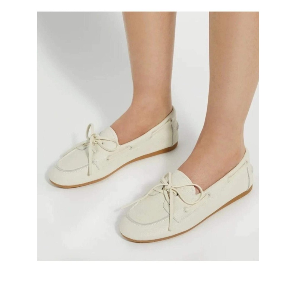 Universal Thread Off White Boat Loafers Womens 7.5 Moc Toe Memory Foam NWD